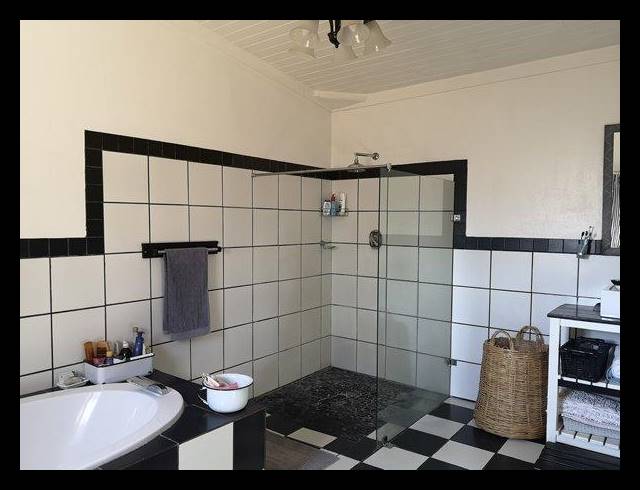 4 BEDROOM HOUSE FOR SALE IN NIEU BETHESDA